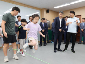 아이 돌봄 걱정 덜어줄 ‘늘봄’학교, 2학기에 전국 초등학교로 확대