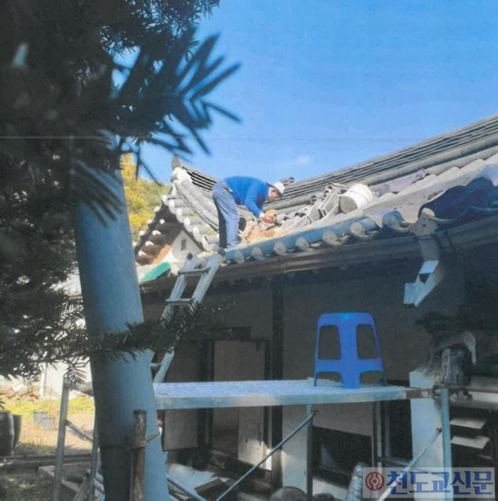 최창식도훈 봉황각 지붕 기와수리 및 내실 환경정비 봉사활동_2.jpg
