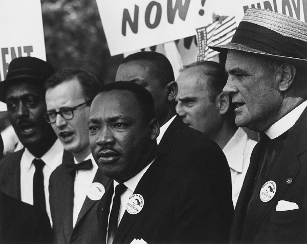 [크기변환]Civil_Rights_March_on_Washington,_D.C._(Dr._Martin_Luther_King,_Jr._and_Mathew_Ahmann_in_a_crowd.)_-_NARA_-_542015_-_Restoration.jpg