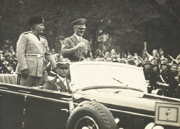 [크기변환]lossy-page1-640px-Benito_Mussolini_e_Adolf_Hitler,_sem_data.tif.jpg