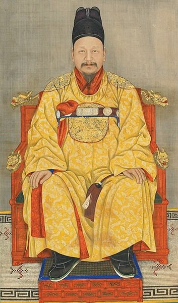 [은정]352px-Portrait_of_Gojong_01.jpg
