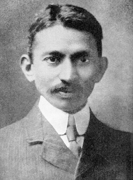 [은정]CWMG,_vol.9_(1908-1909),_Frontispiece,_Gandhi-ji_in_London,_1909_-_Code_Swaraj.jpg