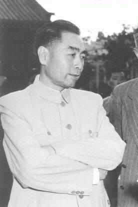 Zhou_Enlai_and_scientists_in_Zhongnanhai.jpg