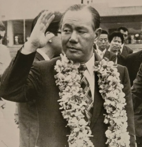 Japanese_Prime_Minister_Kakuei_Tanaka_with_Indonesian_President_Soeharto_on_January_17,_1974.jpg