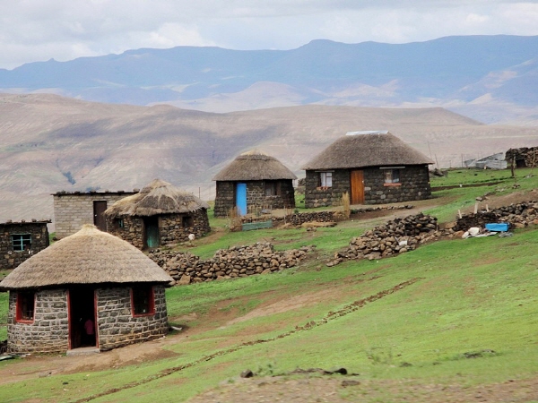 [은정]Lesotho_mountain_village_(5285775857).jpg