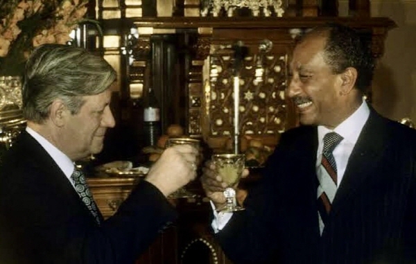 [은정]Anwar_Sadat_and_Helmut_Schmidt.jpg