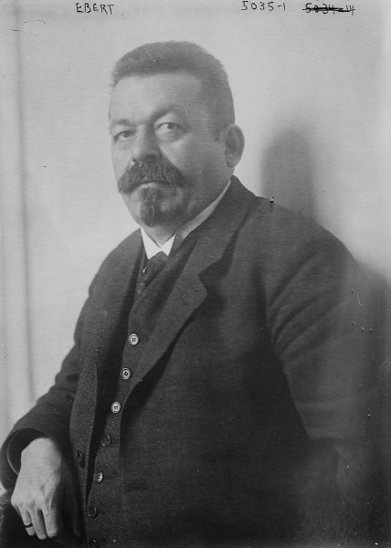[은정]Friedrich_Ebert_circa_1920_facing_left.jpg