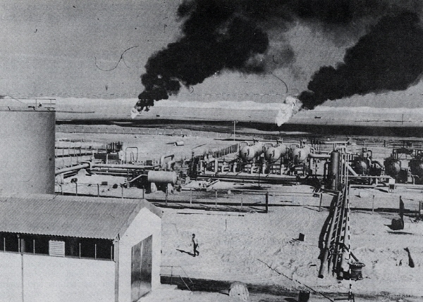 [은정]Libyan_Oil_Facility_-_Flickr_-_The_Central_Intelligence_Agency.jpg