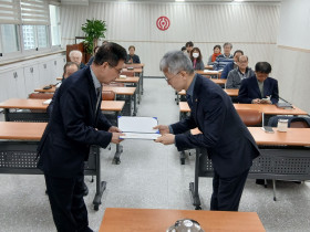 백진솔 종학대학원 교무처장·최만식 교령사 전서 도첩수여식 봉행